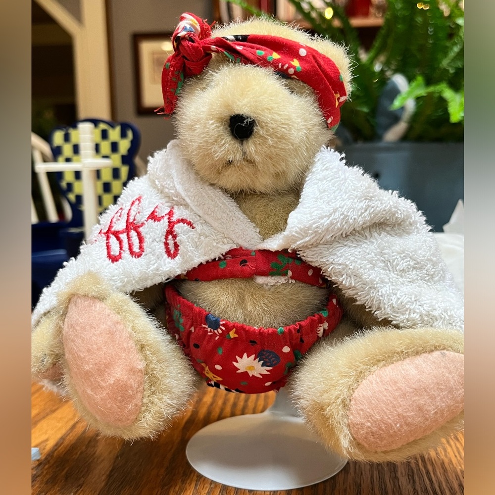Muffy Vanderbear at the Beach